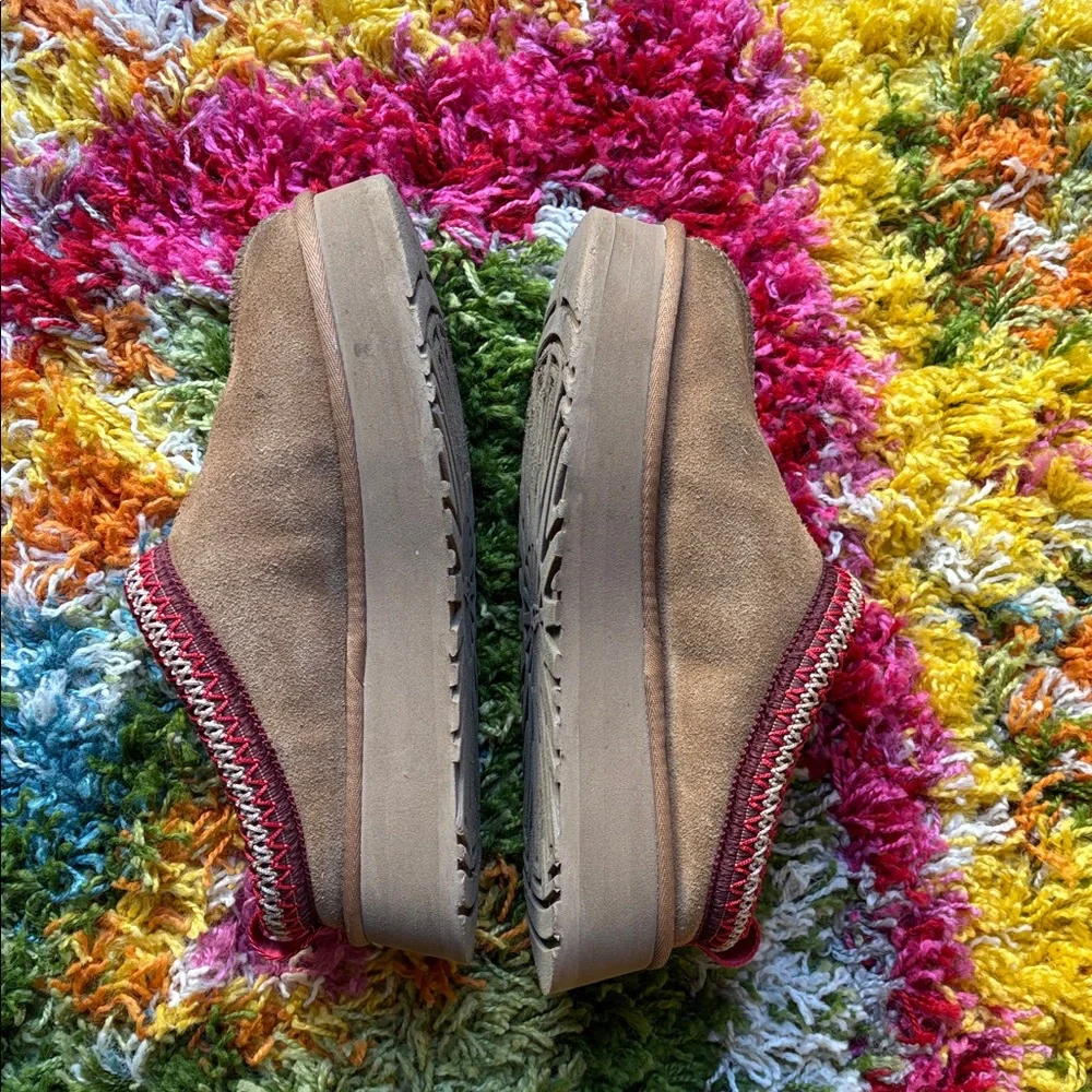 UGG Tazz II Chestnut Platform Slippers with Red Accents